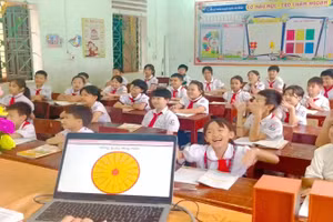 Học sinh Trường Tiểu học thị trấn Hạ Hòa (Phú Thọ) trong giờ Toán.