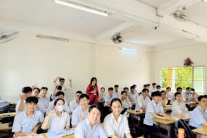 Thầy trò Trung tâm GDTX tỉnh Đồng Tháp.