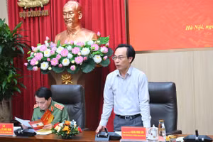 Bộ trưởng Bộ GD&ĐT Hoàng Minh Sơn phát biểu tại buổi làm việc.
