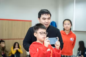 Học sinh thực hành sau khi được đào tạo lý thuyết.