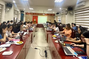 Họp triển khai học bạ số tại Trường TH Thành công B (Ba Đình, Hà Nội).