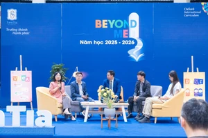 Các chuyên gia chia sẻ tại SenTia Talk.