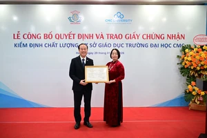 Trường Đại học CMC đón nhận Giấy chứng nhận Kiểm định chất lượng cơ sở giáo dục.