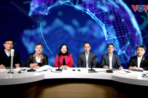 Nhà báo Nguyễn Thị Thu Lương và khách mời tham gia Chương trình “Nhân lực Việt, khát vọng Việt”. 