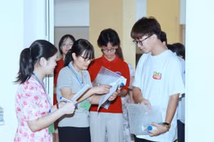 Thí sinh thi vào lớp 10 Hà Nội năm 2025. Ảnh: Vân Anh.