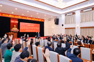 100% đại biểu nhất trí giới thiệu đồng chí Nguyễn Kim Sơn ứng cử đại biểu Quốc hội khóa XVI.