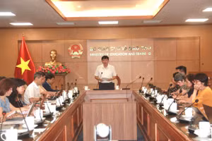 PGS.TS Phạm Quốc Khánh, Phó Cục trưởng Cục Quản lý chất lượng, Giám đốc quốc gia SEA-PLM chủ trì tọa đàm.