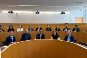 Thứ trưởng Bộ GD&ĐT Nguyễn Văn Phúc đến thăm Khoa Kinh tế, ĐH Goethe Frankfurt.