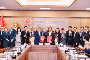 Bộ trưởng Bộ GD&ĐT Nguyễn Kim Sơn và Bộ trưởng Bộ Tư pháp Nguyễn Hải Ninh ký kết chương trình hợp tác giữa hai Bộ giai đoạn 2026-2030.