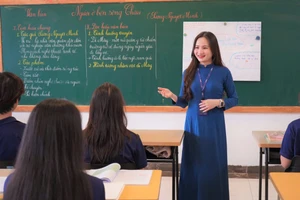 Cô Đinh Thị Thúy Nga, GV Trường THCS-THPT Ban Mai (Hà Đông, Hà Nội) trong giờ Ngữ văn.