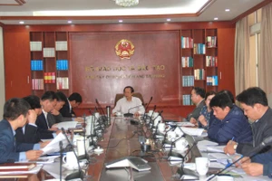 Thứ trưởng Phạm Ngọc Thưởng chủ trì cuộc họp.