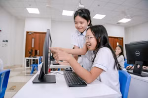 Học sinh Phenikaa School.