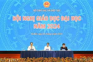 Bộ trưởng Nguyễn Kim Sơn, Thứ trưởng Hoàng Minh Sơn, Vụ trưởng Vụ Giáo dục ĐH Nguyễn Thu Thuỷ chủ trì thảo luận tại Hội nghị giáo dục ĐH 2024.