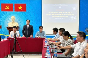 Ông Trần Thế Cương, Giám đốc Sở GD&ĐT Hà Nội phát biểu chỉ đạo tập huấn.