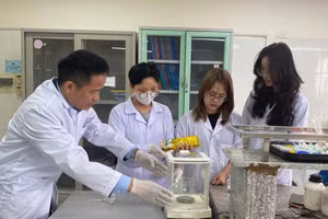 Thầy trò khoa Sinh học, Trường ĐHSP Hà Nội 2.