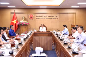 Thứ trưởng Phạm Ngọc Thưởng chủ trì cuộc họp.