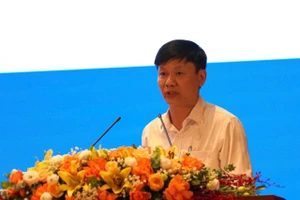 Ông Nguyễn Thanh Đề, Vụ trưởng Vụ Giáo dục Mầm non báo cáo tại hội nghị. Ảnh: Minh Cương