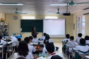 Giờ học ngoại ngữ tại Trường THCS và THPT M.V. Lômônôxốp (Hà Nội).