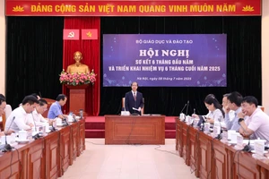 Bộ trưởng Nguyễn Kim Sơn chủ trì hội nghị.