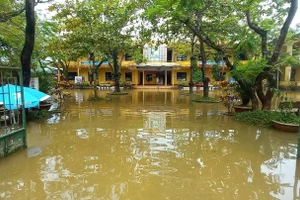 Một cơ sở cũ của Trường THPT Bùi Dục Tài (xã Nam Hải Lăng, Quảng Trị) bị ngập nước. Ảnh: Đăng Đức.