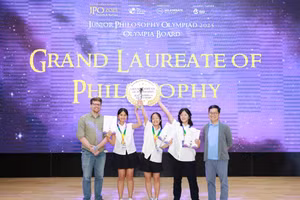 Giải Nhất bảng Olympia - đội Dynametises gồm 3 học sinh đến từ Quảng Trị.