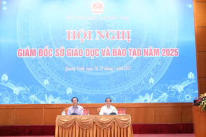 Bộ trưởng Bộ GD&ĐT Nguyễn Kim Sơn và Thứ trưởng Thường trực Bộ GD&ĐT Phạm Ngọc Thưởng chủ trì Hội nghị Giám đốc Sở GD&ĐT năm 2025. 