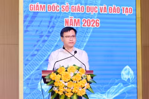 ông Trần Thanh Đạm - Cục trưởng Vụ Giáo dục nghề nghiệp - Giáo dục thường xuyên báo cáo tại hội nghị.