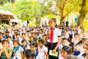 Học sinh Trường Tiểu học và THCS A Xing, Hướng Hóa, Quảng Trị.