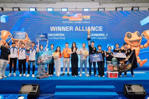 Trao giải cho 2 đội giành Quán quân FPTU AI & Robotics Challenge 2025.