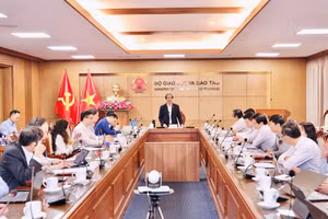 Bộ trưởng Nguyễn Kim Sơn chủ trì phiên họp.