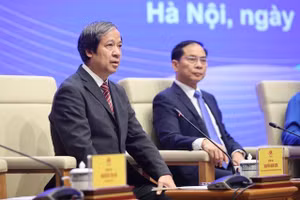 Bộ trưởng Nguyễn Kim Sơn chia sẻ tại chương trình đối thoại. Ảnh: VGP/Nhật Bắc. 