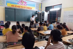 Hình ảnh tại lớp xóa mù chữ ở Xã Thượng Trạch, Quảng Bình.