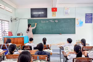 Giờ học tại Trường THCS-THPT Trưng Vương (Long Châu, Vĩnh Long).