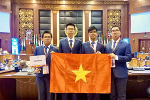 Đội tuyển Olympic Tin học Quốc tế năm 2024: Em Hoàng Xuân Bách, Phạm Công Minh, Phạm Ngọc Trung, Nguyễn Hữu Tuấn.