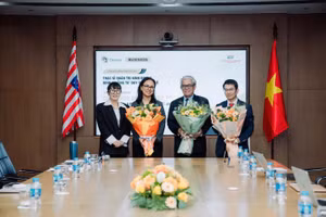 Sự kiện có sự tham gia của bà Alexandra Greig-Duarte – Viên chức Ngoại giao, Đại sứ quán Hoa Kỳ tại Việt Nam và ông Phạm Quang Vinh - nguyên Thứ trưởng Bộ Ngoại giao, nguyên Đại sứ Việt Nam tại Hoa Kỳ.