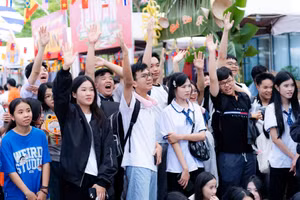 Học sinh tham gia các trò chơi tương tác tại Open Day. 