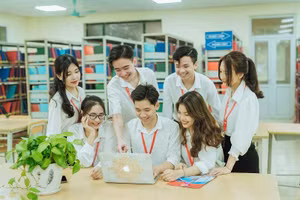 Trên 9,5 điểm mỗi môn mới đỗ Sư phạm Ngữ Văn Trường ĐHSP Hà Nội 2