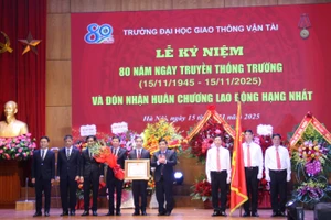 Trường Đại học Giao thông vận tải đón nhận Huân chương Lao động hạng Nhất