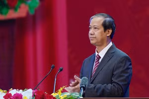 Bộ trưởng Bộ GD&ĐT Nguyễn Kim Sơn báo cáo tại Chương trình Tổng Bí thư Tô Lâm gặp mặt đại diện nhà giáo, cán bộ quản lý giáo dục.