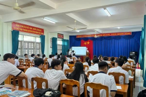Giờ học tại Trường THPT Nguyễn Huệ (Vĩnh Long).