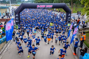 Học sinh, cán bộ, giáo viên, phụ huynh tham gia E-Run 2025.