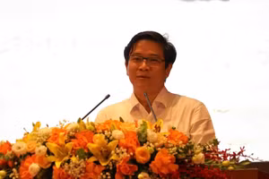 Ông Thái Văn Tài, Vụ trưởng Vụ Giáo dục phổ thông báo cáo tại Hội nghị Giám đốc Sở GD&ĐT năm 2025.