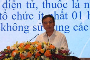 Ông Hoàng Đức Minh, Vụ trưởng Vụ Học sinh, sinh viên báo cáo tại Hội nghị Giám đốc Sở GD&ĐT năm 2025. Ảnh: Minh Cương.