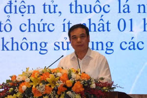 Ông Hoàng Đức Minh, Vụ trưởng Vụ Học sinh, sinh viên báo cáo tại Hội nghị Giám đốc Sở GD&ĐT năm 2025. Ảnh: Minh Cương.