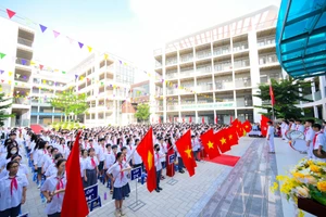 Lễ Chào cờ tại Trường THCS Quảng An.