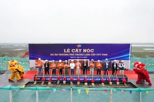 Nghi thức cất nóc tại trường phổ thông liên cấp FPT Vinh.