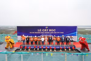 Nghi thức cất nóc tại trường phổ thông liên cấp FPT Vinh.