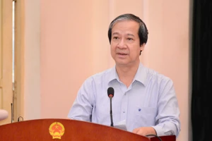 Bộ trưởng Bộ GD&ĐT, Phó Chủ tịch Hội đồng Quốc gia giáo dục và phát triển nhân lực Nguyễn Kim Sơn phát biểu tại phiên họp.