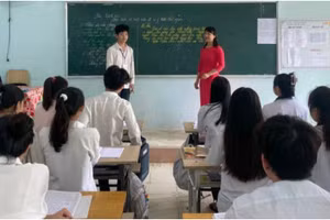 Giờ học Ngữ văn tại Trường THPT Quan Sơn (huyện Quan Sơn, Thanh Hóa). Ảnh: NTCC