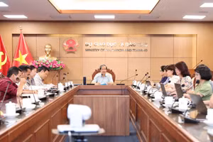 Bộ trưởng Nguyễn Kim Sơn chủ trì cuộc họp.